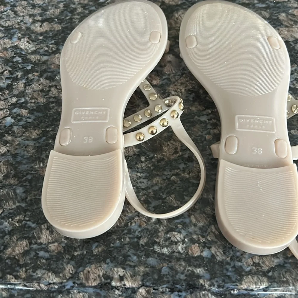 GIVENCHY SANDALS JELLY BEIGE W GILD STUDS T STRAP SLIP ON SIZE 38 - Picture 5 of 6